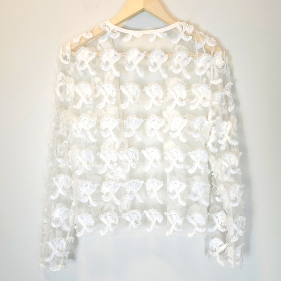 Elegant White Lace Blouse - Picture 4 of 7